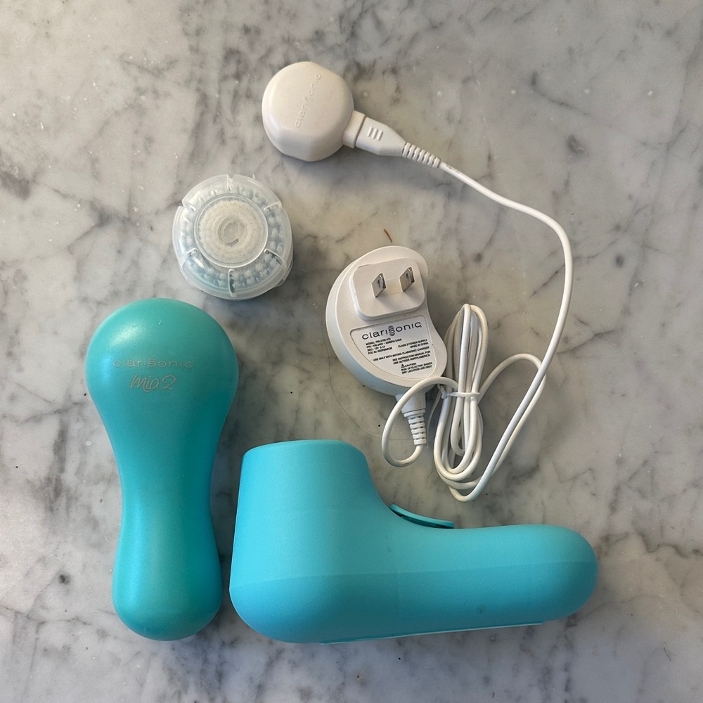 Clarisonic Mia 2 in Aqua with Accessories